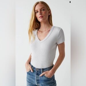 NWOT Michael Stars Nikki V-Neck Tee, Size XS